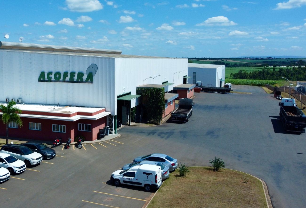 Distribuição de Aço em 2025: Estoque Inteligente, Logística Ágil e a Estrutura da Açofera